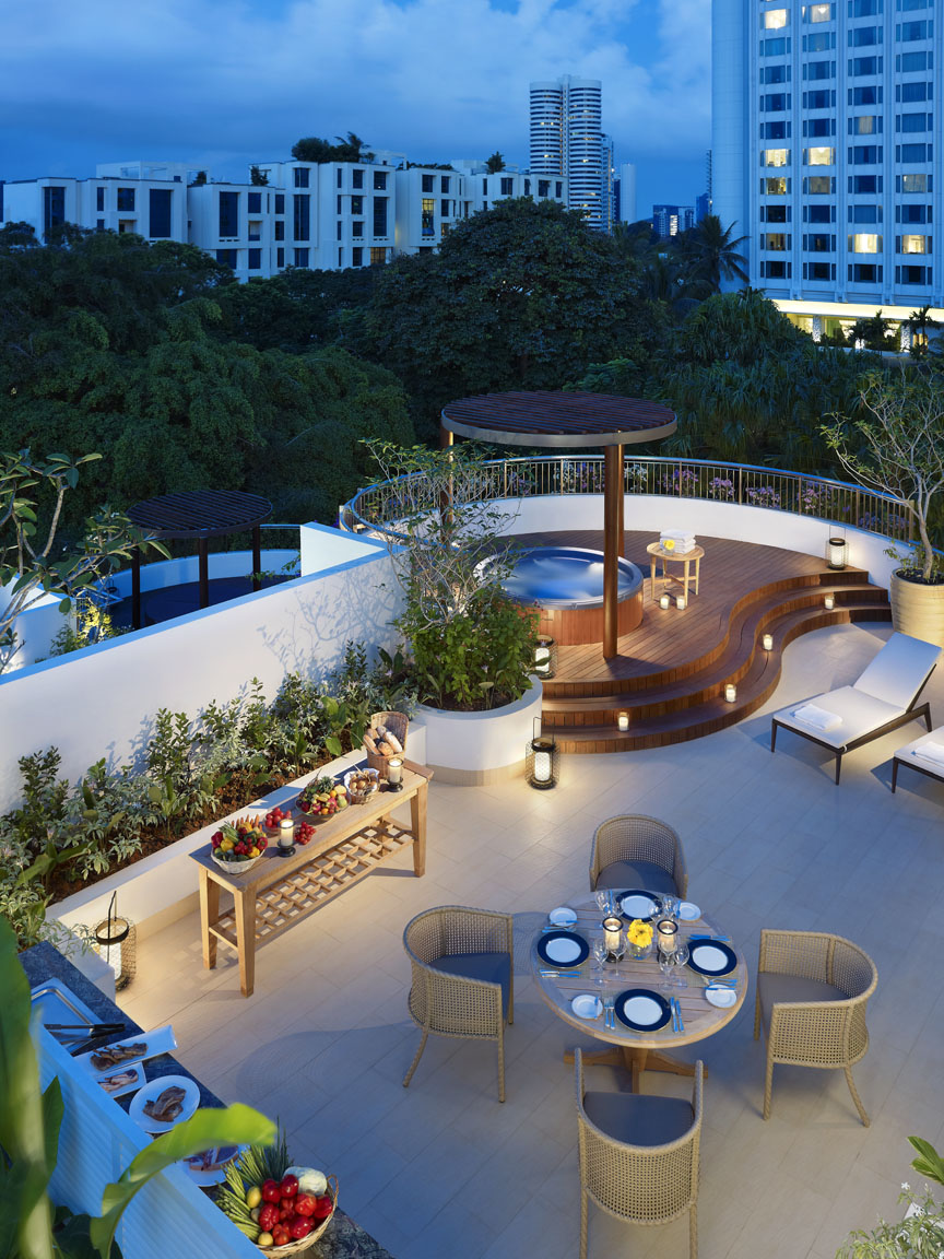 garden-wing-premier-balcony-suite-592-terrace-night-a