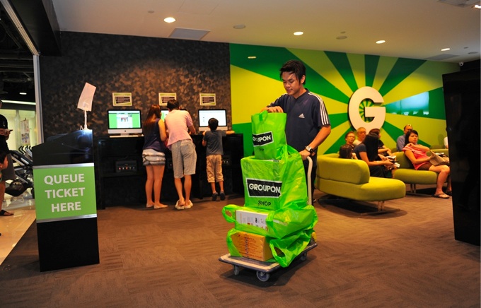 groupon-customer-leaving-the-groupon-shop-after-redeeming-his-items_lowres