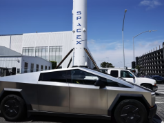马斯克再整合商业版图 特斯拉与SpaceX启动合并探讨